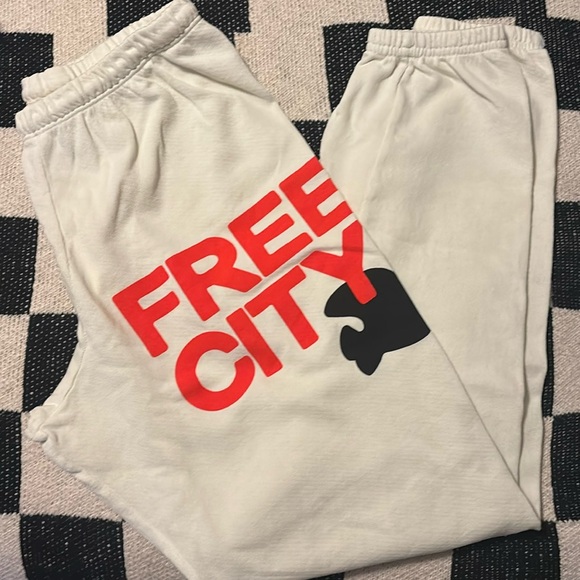 ♥️… FreeCity Joggers Sweat Pants - Picture 2 of 5